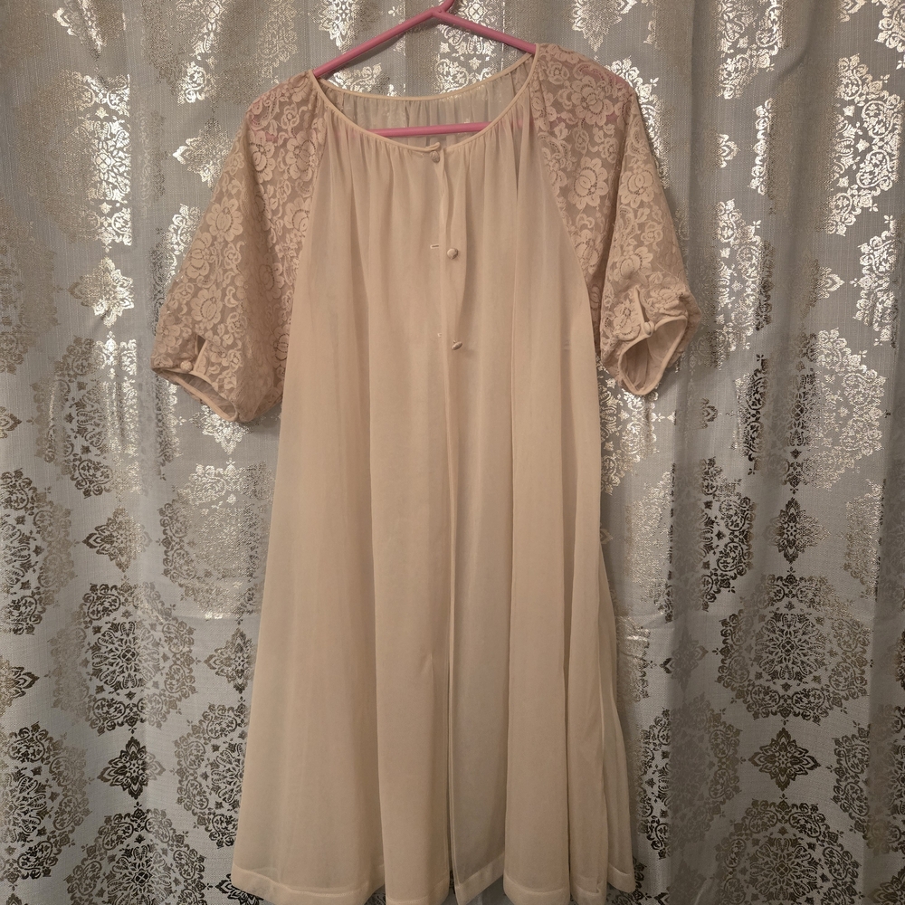 Elegant Cream Lace Sleeve Dress